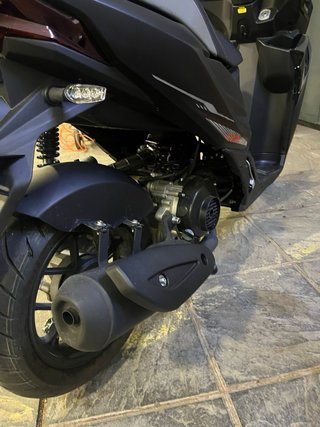 Ciclomotor QJ Motors Negra Automática