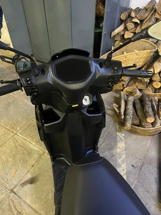 Ciclomotor QJ Motors Negra Automática