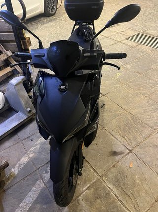 Ciclomotor QJ Motors Negra Automática