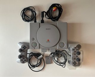 PlayStation 1 Sony + Tomb Raider