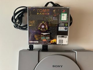 PlayStation 1 Sony + Tomb Raider