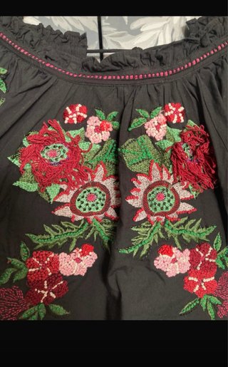 Camisa Zara bordada flores negra
