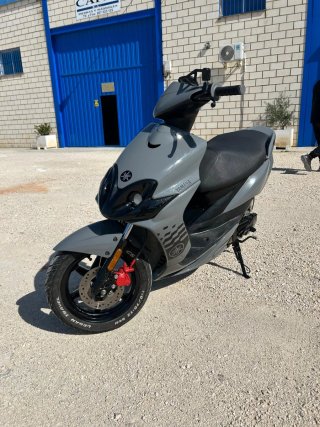 Yamaha Jog RR gris