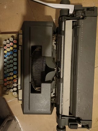 Máquina de escribir Olivetti Línea 98
