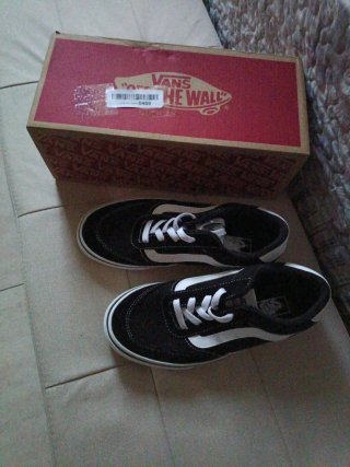 Zapatillas Vans Negras y Blancas