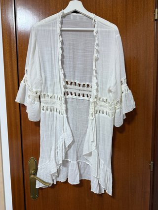 Kimono blanco con detalles de crochet