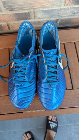 Botas de fútbol Nike Tiempo aluminio talla 43