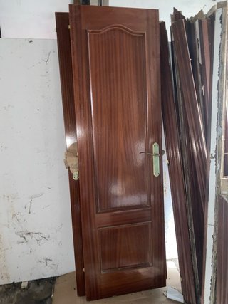 Lote de 7 puertas de madera