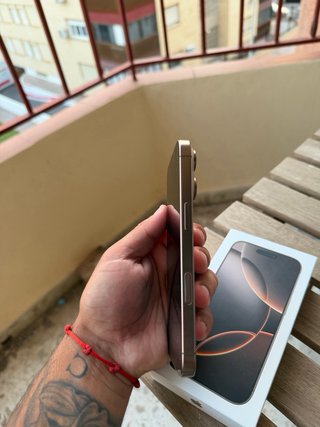 iPhone 16 Pro Dorado