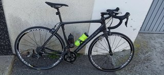 Bicicleta de carretera Cannondale negra
