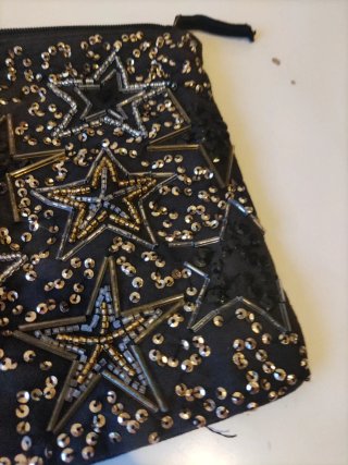 Neceser Stradivarius estrellas negro y dorado