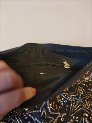Neceser Stradivarius estrellas negro y dorado
