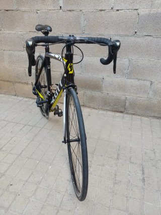 Bicicleta de carretera Scott CR1 de carbono