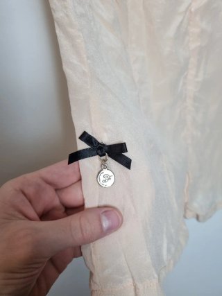 Blusa de seda vintage con mangas fruncidas