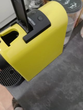 Cafetera Nespresso Amarilla