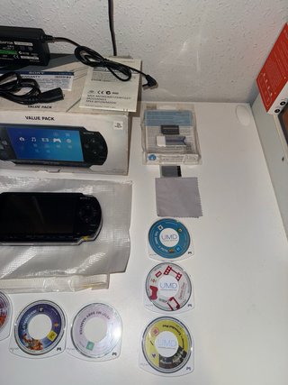 Lote PSP Sony Negro con Caja y Accesorios