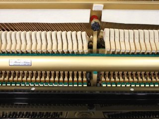 Piano Vertical Kawai US50 frontal cola igual K800