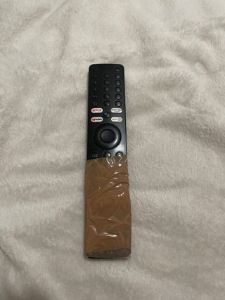 Televisor Negro con Pantalla Rota