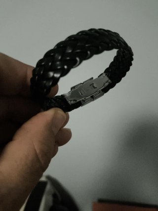 Pulsera Lotus trenzada cuero negro y cierre plata