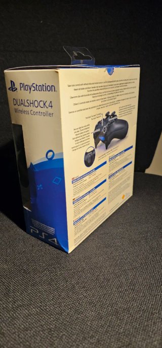 PS4 + Mando Dualshock 4 (nella sua confezione) + 19 giochi
