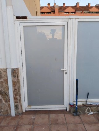 Panel separador con puerta