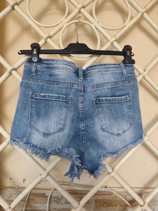 Pantaloncini jeans strappati