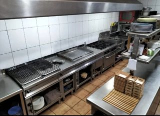 RESTAURANTE EN TRASPASO