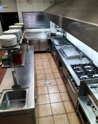 RESTAURANTE EN TRASPASO