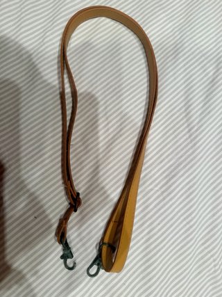 Bolso de rafia con corazón de lentejuelas