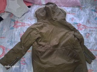 Parka Zara Trafaluc verde con forro de pelo