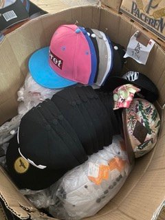 Lote de gorras variadas