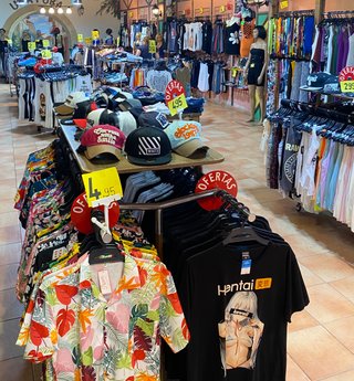 Lote de gorras variadas