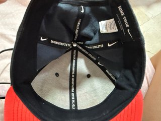 Gorra Nike Negra y Rosa