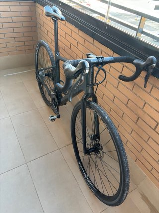 Bicicleta Gravel Giant Carbono