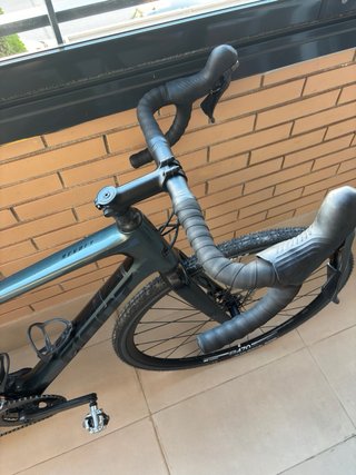 Bicicleta Gravel Giant Carbono