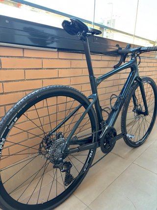Bicicleta Gravel Giant Carbono