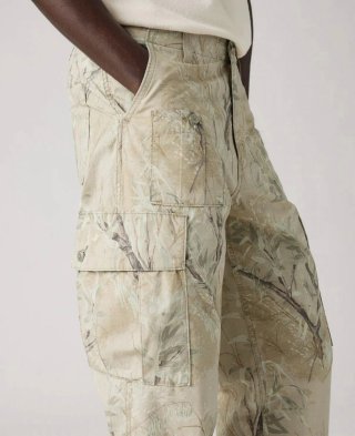 Levi's Parachute Cargos Beige Talla 30-32 nuevo
