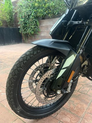 KTM 790 Adventure Moto Negra y Blanca