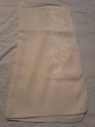 Mantel blanco antiguo de tela