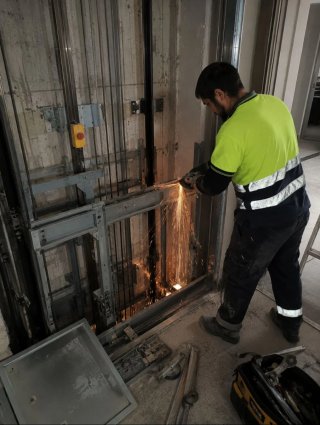 Derribo de naves industriales y más