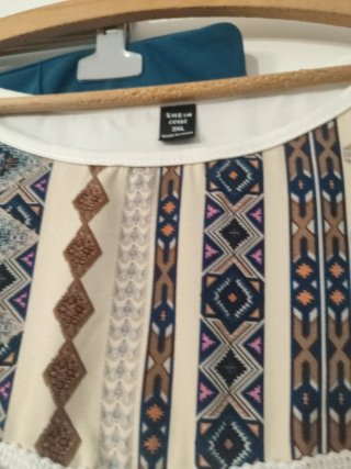 Conjunto pantalón y camiseta étnica