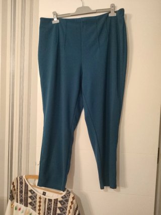 Conjunto pantalón y camiseta étnica
