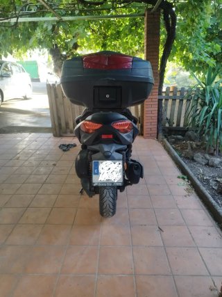 Yamaha XMAX 300 scooter azul