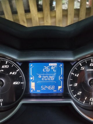 Yamaha XMAX 300 scooter azul