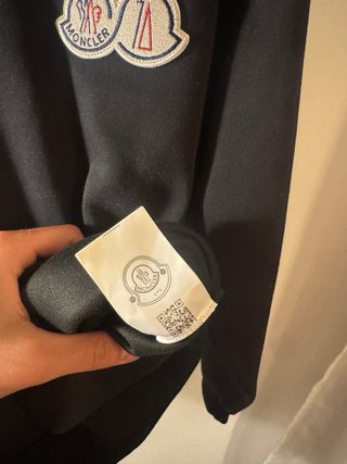 Felpa Moncler Nera con Patch com verifica vinted