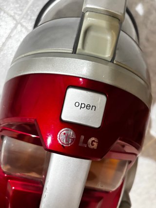 Aspiradora LG Roja con Accesorios