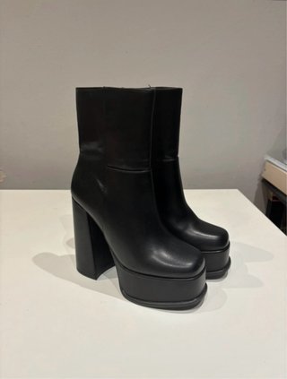 Botines negros plataforma caña alta