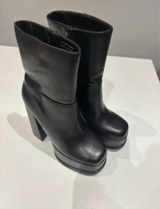 Botines negros plataforma caña alta