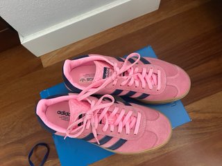 Scarpe Adidas Gazelle rosa e blu