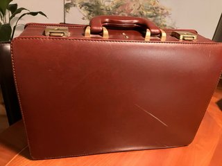 Maletín médico de cuero marrón